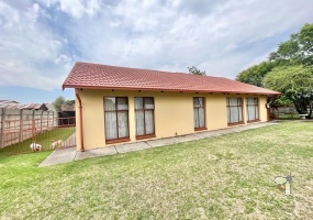 Secunda, 3 bedroom house for sale, JoJo tank, water backup, garage, spacious living, separate dining room, outside room, desirable neighbourhood.