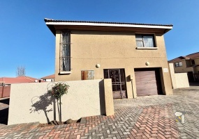 Secunda, 3 bedroom townhouse for sale, cozy townhouse, lock-up-and-go, open-plan living, single garage, dedicated laundry, modern bathrooms, first-time buyer.