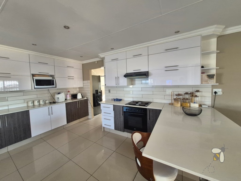 Secunda, 3 bedroom townhouse for sale, modern townhouse, open-plan living, separate scullery, JoJo tank, single automated garage, carport for two, secure complex, low maintenance.