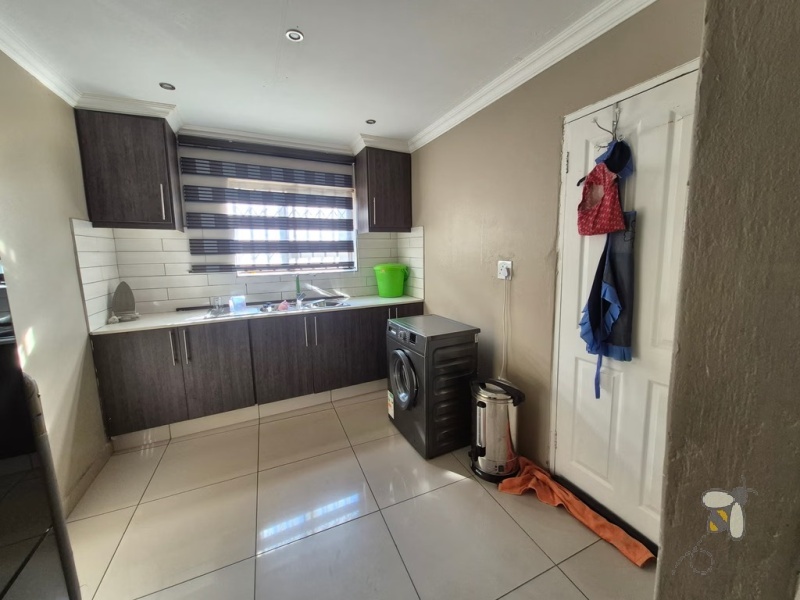 Secunda, 3 bedroom townhouse for sale, modern townhouse, open-plan living, separate scullery, JoJo tank, single automated garage, carport for two, secure complex, low maintenance.
