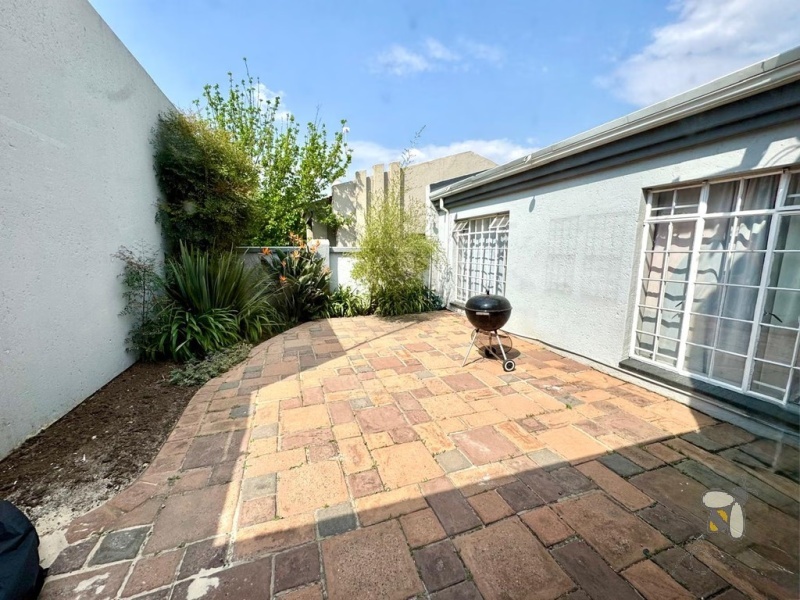 Secunda Central, 2 bedroom house for sale, 3rd bedroom potential, gated community, secure complex, gas hob, built-in braai, enclosed patio, double basins, double carport, solid wood kitchen.