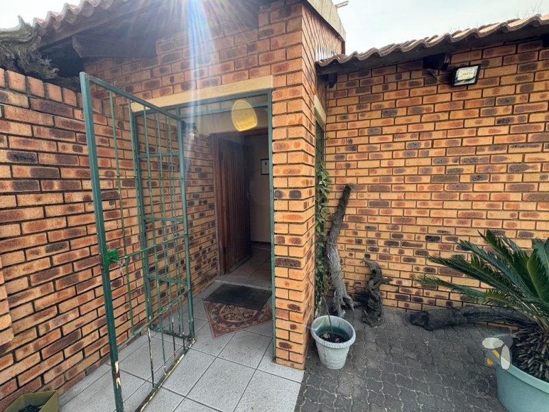 Secunda, 4 bedroom house for sale, brickface home, corner stand, gas hob, built-in braai, Jojo tank, double carports, two living areas, solid construction, scullery.