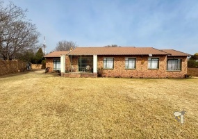 Secunda, 4 bedroom house for sale, brickface home, corner stand, gas hob, built-in braai, Jojo tank, double carports, two living areas, solid construction, scullery.