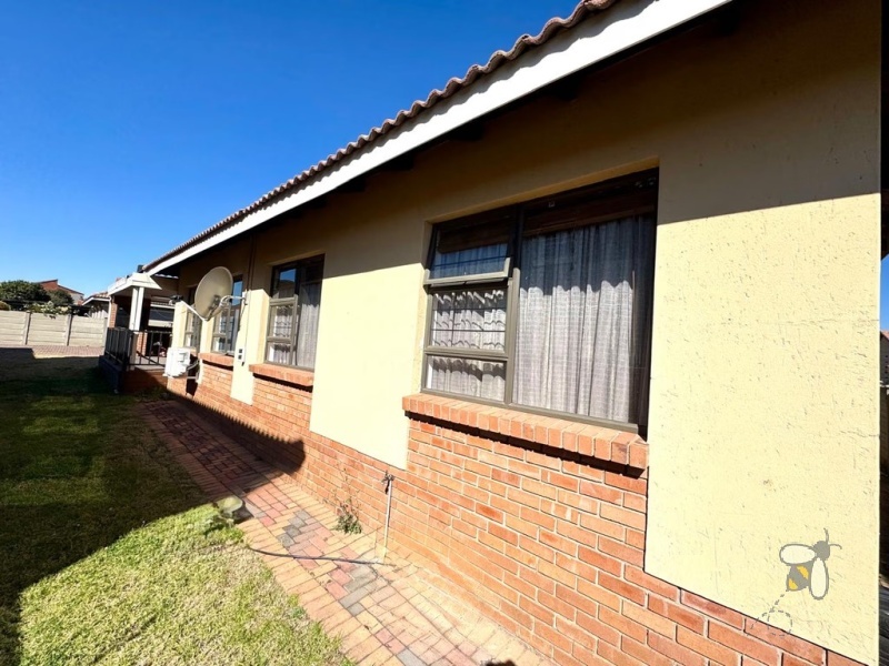 Secunda, 3 bedroom house for sale, modernised home, built-in braai, JoJo tank with pump, Caesarstone kitchen, open-plan living, double automated garage, low maintenance, secure setting.