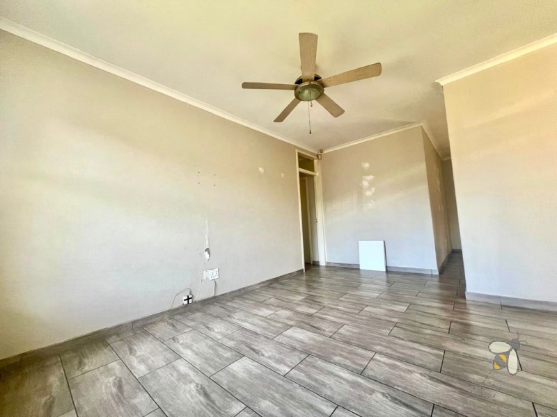 Secunda Central, Green Area, 3 bedroom house for sale, gas stove, load shedding resilience, lapa with braai, JoJo tank, double garage, staff accommodation, desirable neighbourhood.