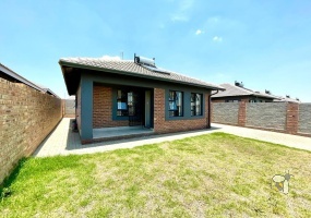 Secunda, 3 bedroom house for sale, newly built, modern design, solar geyser, gas stove, electric stove, granite countertops, open-plan living, automated garage, electric gate.