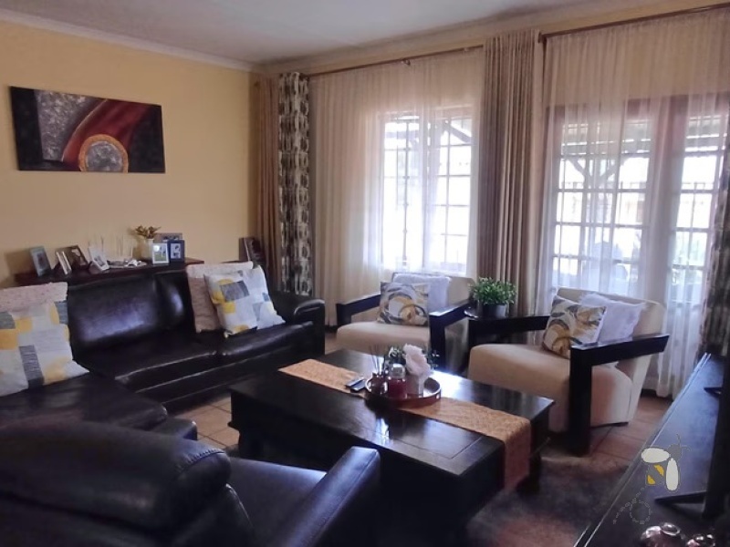 Standerton Central, 3 bedroom townhouse for sale, modern living, inverter system, 2400L water tank, double garage, private garden, separate dining room, enclosed patio, Wendy house.