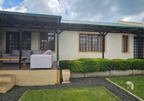 Standerton Central, 3 bedroom townhouse for sale, modern living, inverter system, 2400L water tank, double garage, private garden, separate dining room, enclosed patio, Wendy house.