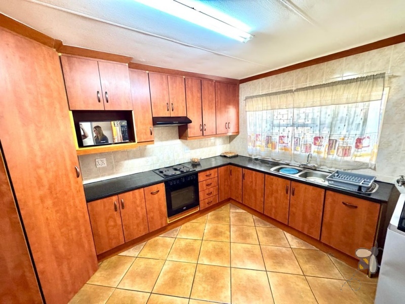 Secunda, 3 bedroom townhouse for sale, great location, granite countertops, full en-suite, double automated garage, private courtyard, two living areas, fully tiled, close to schools.