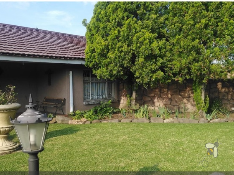 Meyerville, 3 bedroom house for sale, swimming pool, lapa, walk-in closet, en-suite bathroom, landscaped garden, double garage, fully equipped laundry, modern finishes.