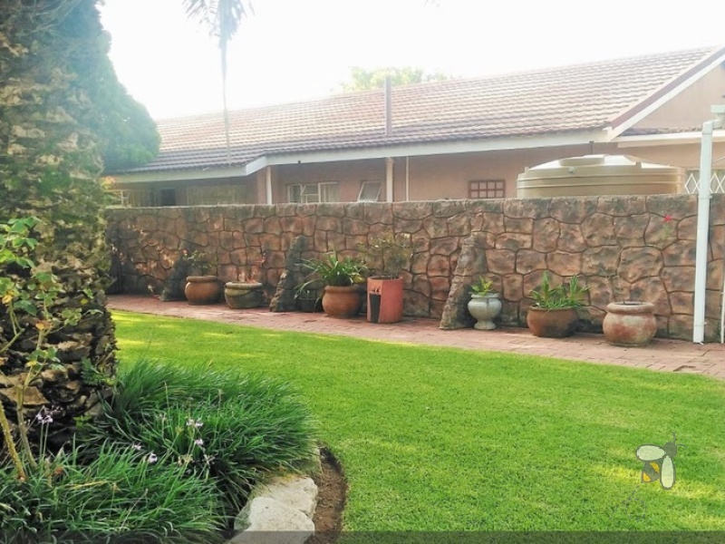 Meyerville, 3 bedroom house for sale, swimming pool, lapa, walk-in closet, en-suite bathroom, landscaped garden, double garage, fully equipped laundry, modern finishes.