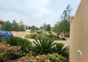 Secunda, 2 bedroom townhouse for sale, exceptionally stylish, granite tops, cherry wood cupboards, built-in bar, built-in braai, double automated garage, pet friendly, two living areas.