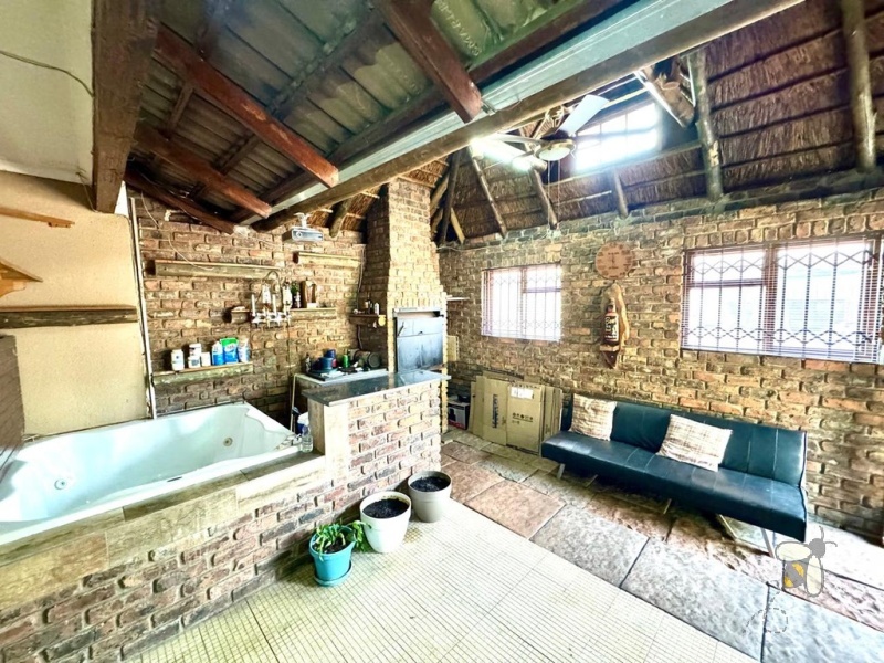 Secunda, 3 bedroom house for sale, indoor braai, heated jacuzzi, solar power, anthracite stove, JoJo tank, oak kitchen, energy efficient, double garage, family home.