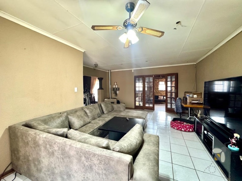 Secunda, 3 bedroom house for sale, indoor braai, heated jacuzzi, solar power, anthracite stove, JoJo tank, oak kitchen, energy efficient, double garage, family home.