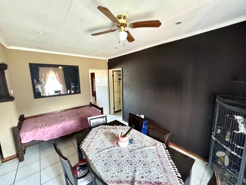 Secunda, 3 bedroom house for sale, indoor braai, heated jacuzzi, solar power, anthracite stove, JoJo tank, oak kitchen, energy efficient, double garage, family home.