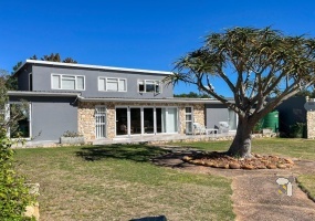 Stilbaai, 4.3 hectare smallholding for sale, rural haven, 360 m² barn, workshop, olive orchard, borehole, gas geyser, inverter system, fynbos, creative work hub.