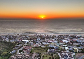 Jeffreys Bay Central, Eastern Cape, 5 Bedrooms Bedrooms, 0 ,4 BathroomsBathrooms,House,For Sale,0,11575