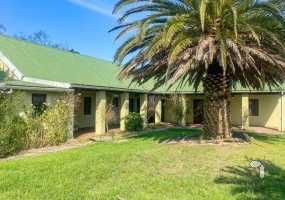 Albertinia farm for sale, 148 hectare, cultivated land, dragline irrigation, water rights, river frontage, three houses, farm staff accommodation, slaughter room, submersible pump, Western Cape agriculture.
