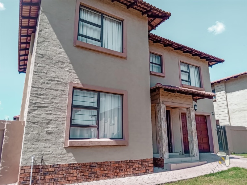 Secunda complex for sale, 3 bedroom, lock up and go, modern home, open plan living, study nook, secure complex, single garage, low maintenance yard, sunrise views.