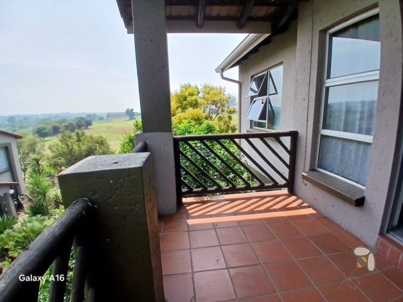 Vaalpark unit for sale, Sasolburg estate living, Vaal River unit, secure complex, 2 bedroom, built-in braai, swimming pool, tennis court, weekend getaway, young professional.