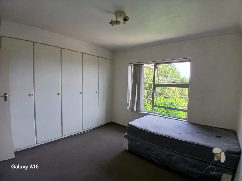 Vaalpark unit for sale, Sasolburg estate living, Vaal River unit, secure complex, 2 bedroom, built-in braai, swimming pool, tennis court, weekend getaway, young professional.