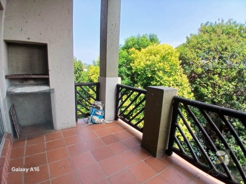 Vaalpark unit for sale, Sasolburg estate living, Vaal River unit, secure complex, 2 bedroom, built-in braai, swimming pool, tennis court, weekend getaway, young professional.