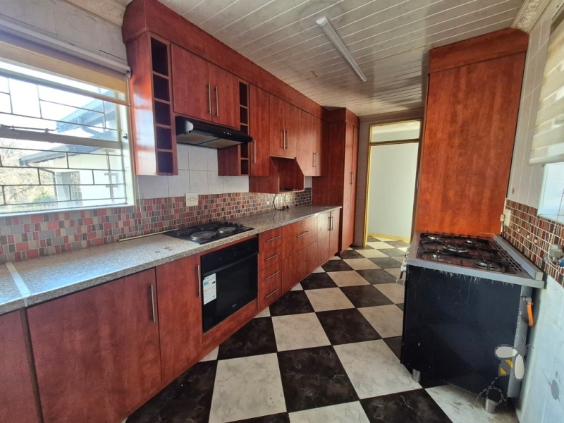 Secunda house for sale, 4 bedroom, newly painted, move-in ready, family home, electric and gas stove, open-plan living, large yard, lock-up garage, secure parking.