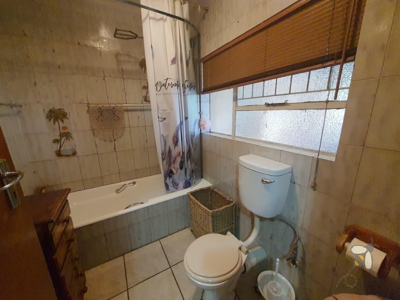 Meyerville house for sale, 3 bedroom, trophy room, L/S Kalie de Haas, coal stove, open plan living, workshop, 2500L water tank, three garages, double carport.