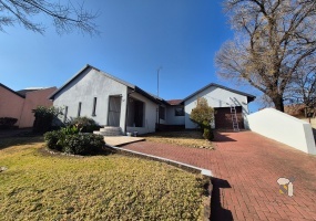 Secunda property, 4 bedroom house for sale, newly painted home, family house, large yard, spacious parking, lock-up garage, property for sale in Secunda