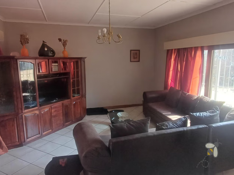 Meyerville house for sale, 4 bedroom family home, house near school, open plan living, double garage, water tank, propertyhive