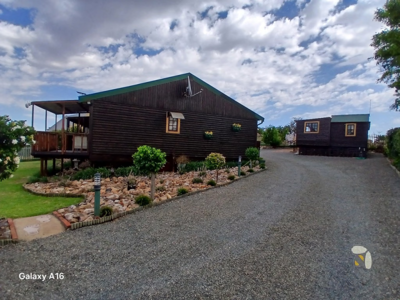 Vaaloewer, 3 bedroom home, solar system, swimming pool, gas geyser, riverside town, move-in ready, energy efficient, secure parking