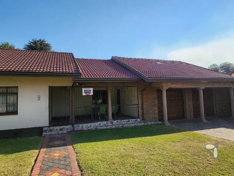 Spacious family home, 3 bedroom house, centre island kitchen, fireplace, double garage, motorized gate, prepaid utilities, propertyhive