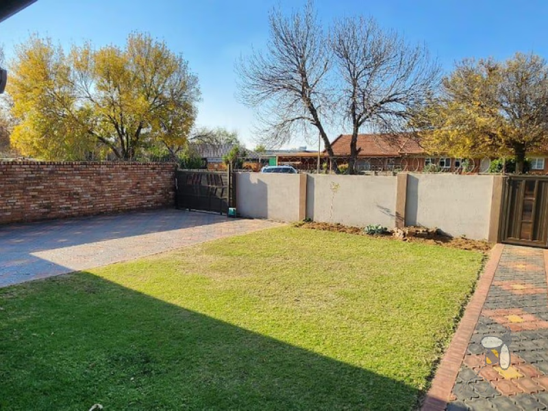 Spacious family home, 3 bedroom house, centre island kitchen, fireplace, double garage, motorized gate, prepaid utilities, propertyhive