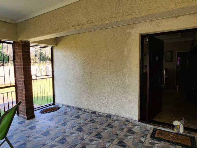 Spacious family home, 3 bedroom house, centre island kitchen, fireplace, double garage, motorized gate, prepaid utilities, propertyhive