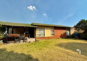 Sunset Park, family home, flatlet, dual living, rental income, well priced, spacious, 3 bedroom, secure parking