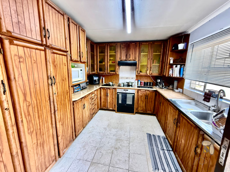 Sunset Park, family home, flatlet, dual living, rental income, well priced, spacious, 3 bedroom, secure parking