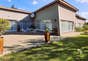 Standerton house for sale, 3 bedroom house Standerton, family home with boma, secure home Standerton, comfortable living Standerton
