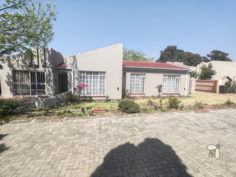 Secunda townhouse for sale, freestanding townhouse, Secunda Mall, pet-friendly garden, double garage, built-in braai, study, R1,270,000