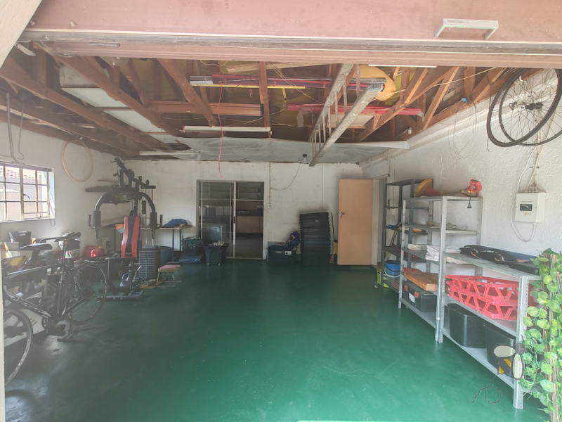 Secunda townhouse for sale, freestanding townhouse, Secunda Mall, pet-friendly garden, double garage, built-in braai, study, R1,270,000