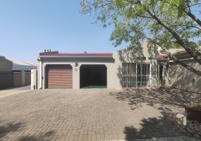 Secunda townhouse for sale, freestanding townhouse, Secunda Mall, pet-friendly garden, double garage, built-in braai, study, R1,270,000