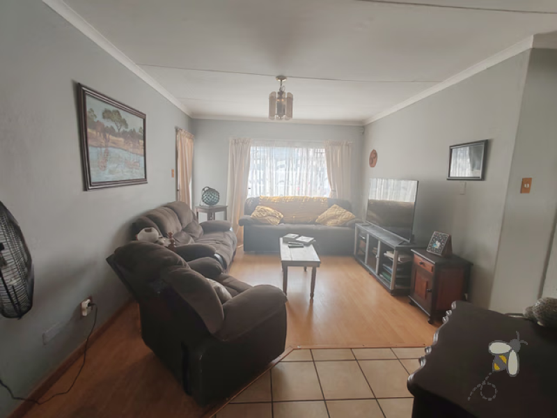 Secunda townhouse for sale, freestanding townhouse, Secunda Mall, pet-friendly garden, double garage, built-in braai, study, R1,270,000