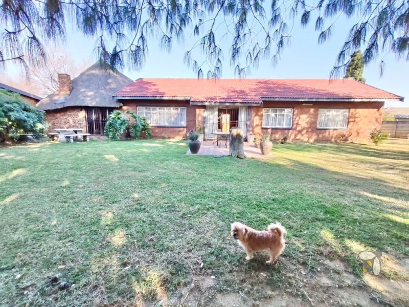 Kriel family home, house for sale Kriel, built-in braai, enclosed lapa, single garage, double carport, family retreat, R1,260,000