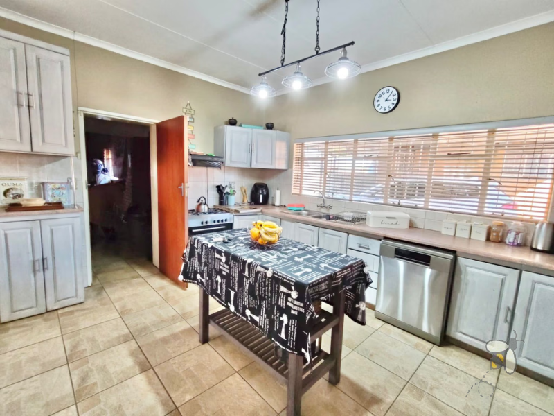 Kriel family home, house for sale Kriel, built-in braai, enclosed lapa, single garage, double carport, family retreat, R1,260,000
