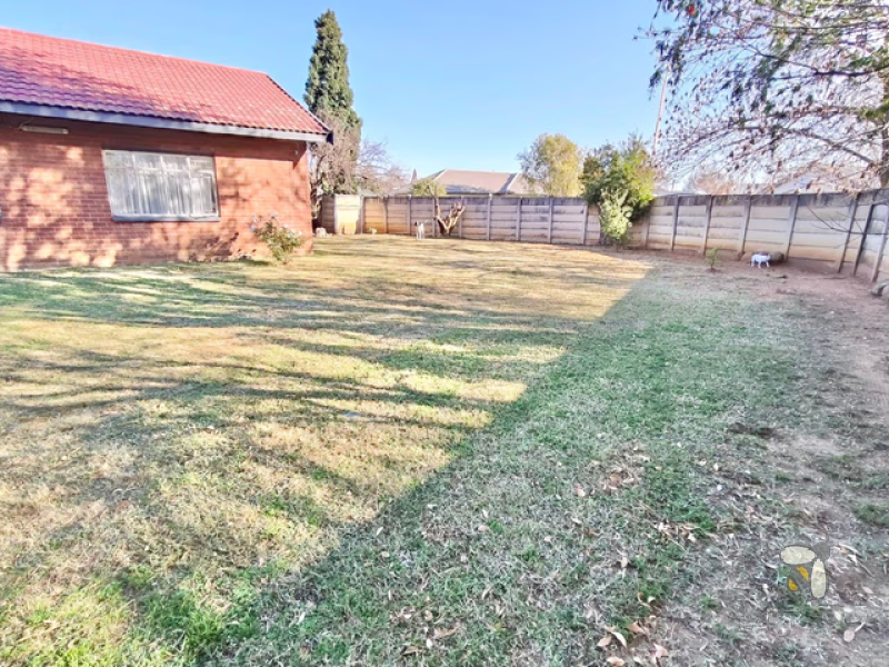 Kriel family home, house for sale Kriel, built-in braai, enclosed lapa, single garage, double carport, family retreat, R1,260,000