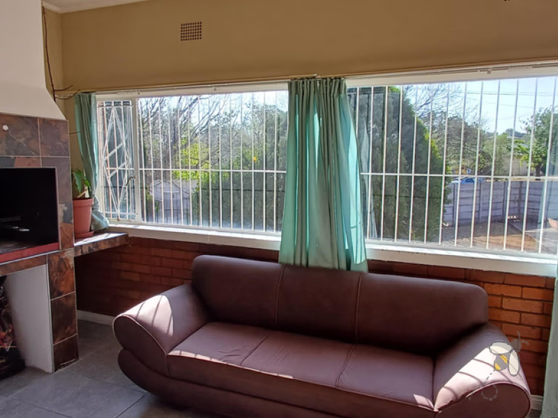 Standerton Central, 3 bedroom home, family home, for sale, prepaid electricity, borehole, inverter, double garage, Lapa, Standerton property