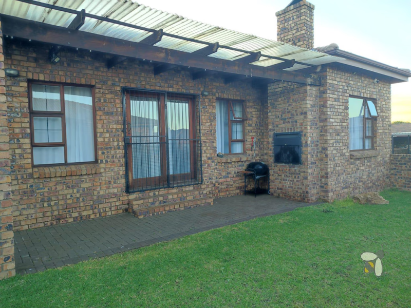 Kriel townhouse for sale, 3 bedroom townhouse, solar power, backup water tanks, secure, energy efficient, built-in braai, double garage, R1,260,000
