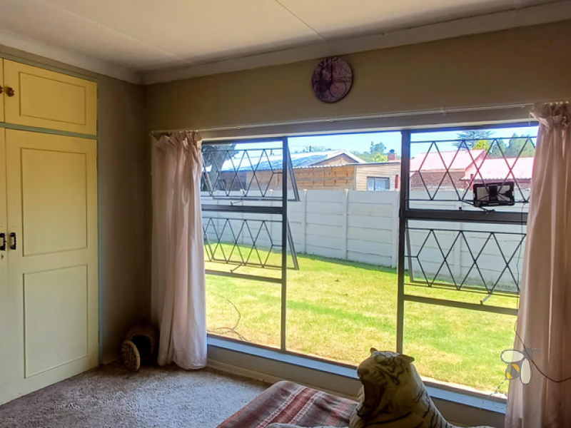 Character property, 3 bedroom, natural light, home office, income potential, double garage, water tank, R1.16M, family home, Standerton