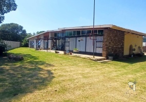 Character property, 3 bedroom, natural light, home office, income potential, double garage, water tank, R1.16M, family home, Standerton