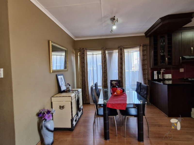 Secunda freehold for sale, modern family home, 3 bedroom, double garage, gas stove, undercover braai, en-suite bathroom, move-in ready, R1,245,000