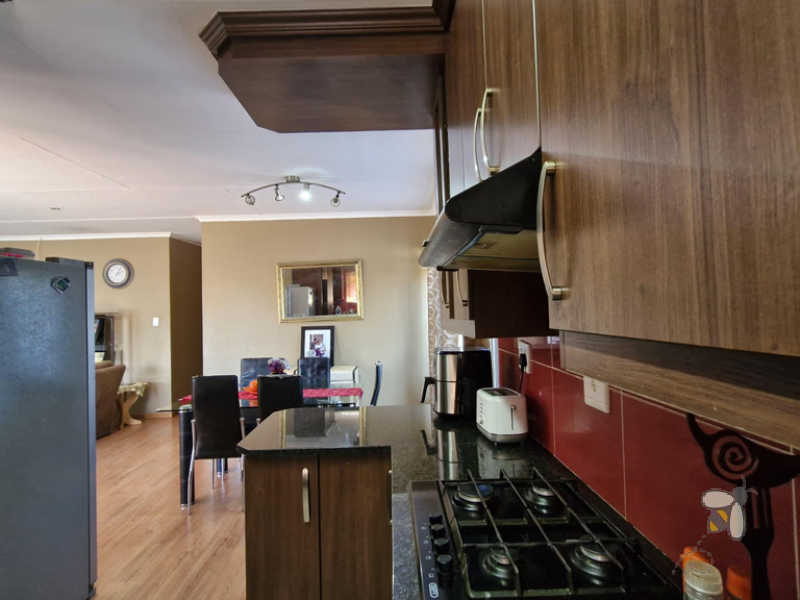 Secunda freehold for sale, modern family home, 3 bedroom, double garage, gas stove, undercover braai, en-suite bathroom, move-in ready, R1,245,000
